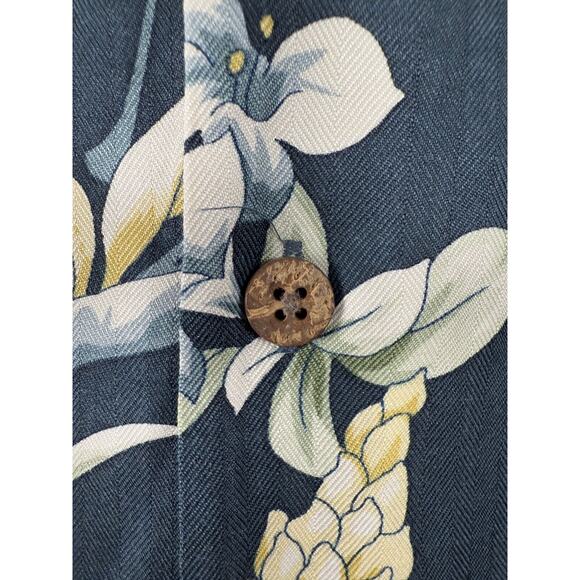 Tommy Bahama Mens Size L 100% Silk Tropical Button Shirt Navy Short Sleeve - Picture 3 of 9
